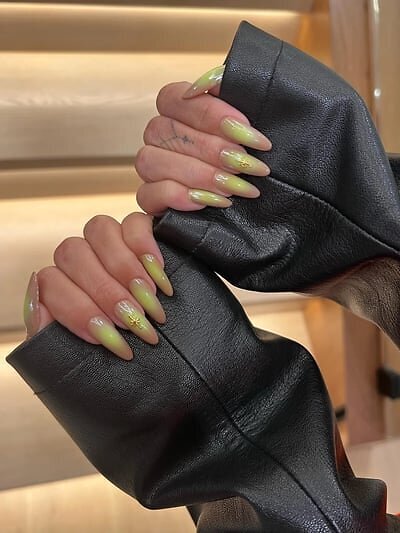 aura nails